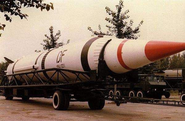 Tên lửa chiến lược DF-4 Trung Quốc